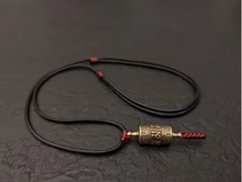 Buddhistische Gebetsmühle Anhänger mit Mantra Om Mani Padme Hum