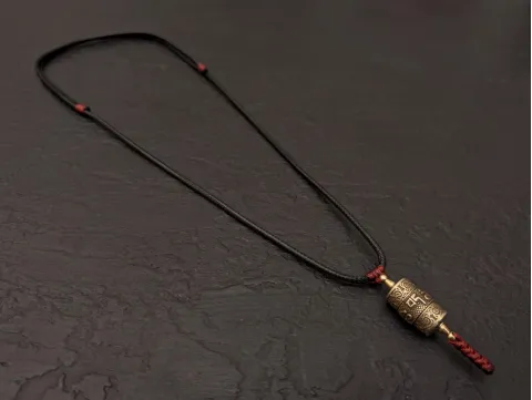 Buddhistische Gebetsmühle Anhänger mit Mantra Om Mani Padme Hum