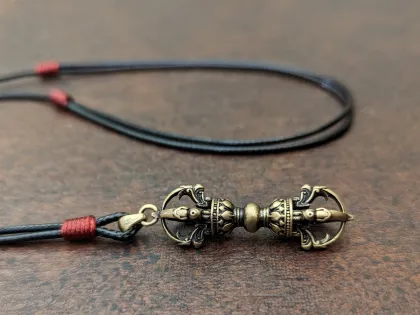 Collana con Ciondolo Vajra Dorje