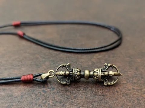 Vajra Dorje Anhänger: Spiritueller Schutz & Erleuchtung