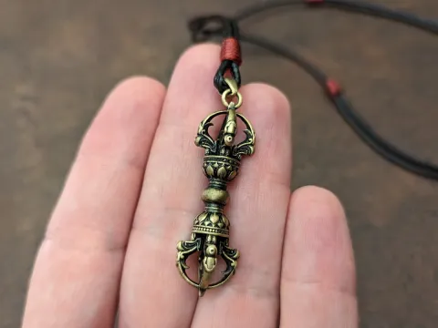 Vajra Dorje Anhänger: Spiritueller Schutz & Erleuchtung