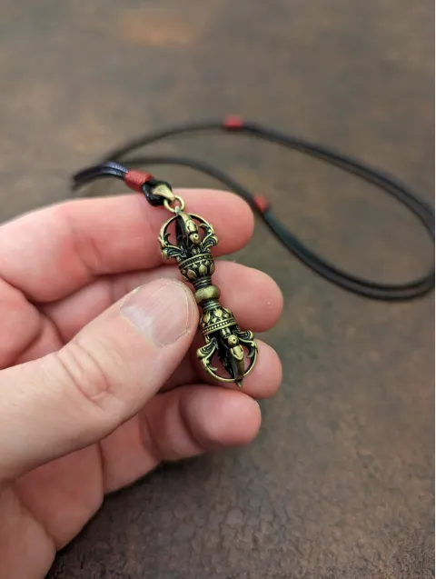 Vajra Dorje Anhänger: Spiritueller Schutz & Erleuchtung