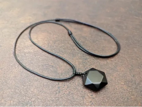 Schwarzer Obsidian Stern Anhänger: Schutz vor negativer Energie