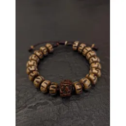 Naturbelassenes Vintage-Armband aus nepalesischem Yak-Knochen mit Rudraksha-Samen