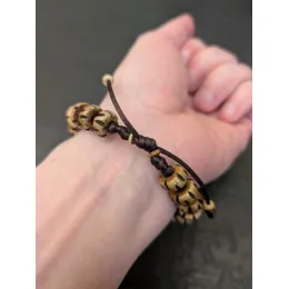 Naturbelassenes Vintage-Armband aus nepalesischem Yak-Knochen mit Rudraksha-Samen