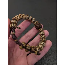 Naturbelassenes Vintage-Armband aus nepalesischem Yak-Knochen mit Rudraksha-Samen