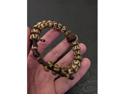 Armband aus Yak-Knochen mit Rudraksha-Samen