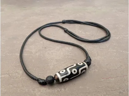 Collana Pietra Dzi - 9 Occhi con Roccia Vulcanica