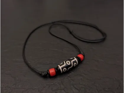 Collana Dzi 9 Occhi con Corallo