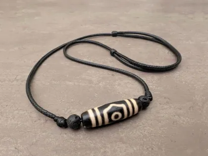 Collana Pietra Dzi - 3 Occhi con Roccia Vulcanica