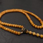 Natürlicher Vintage-Yak-Bon aus dem tibetischen Buddhismus mit Schädelanhänger und Schamanen-Kali-Halskette