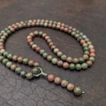 Mala Kette aus Unakit - Ihr Anker für Balance und Herzöffnung