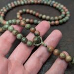 Mala Kette aus Unakit - Ihr Anker für Balance und Herzöffnung