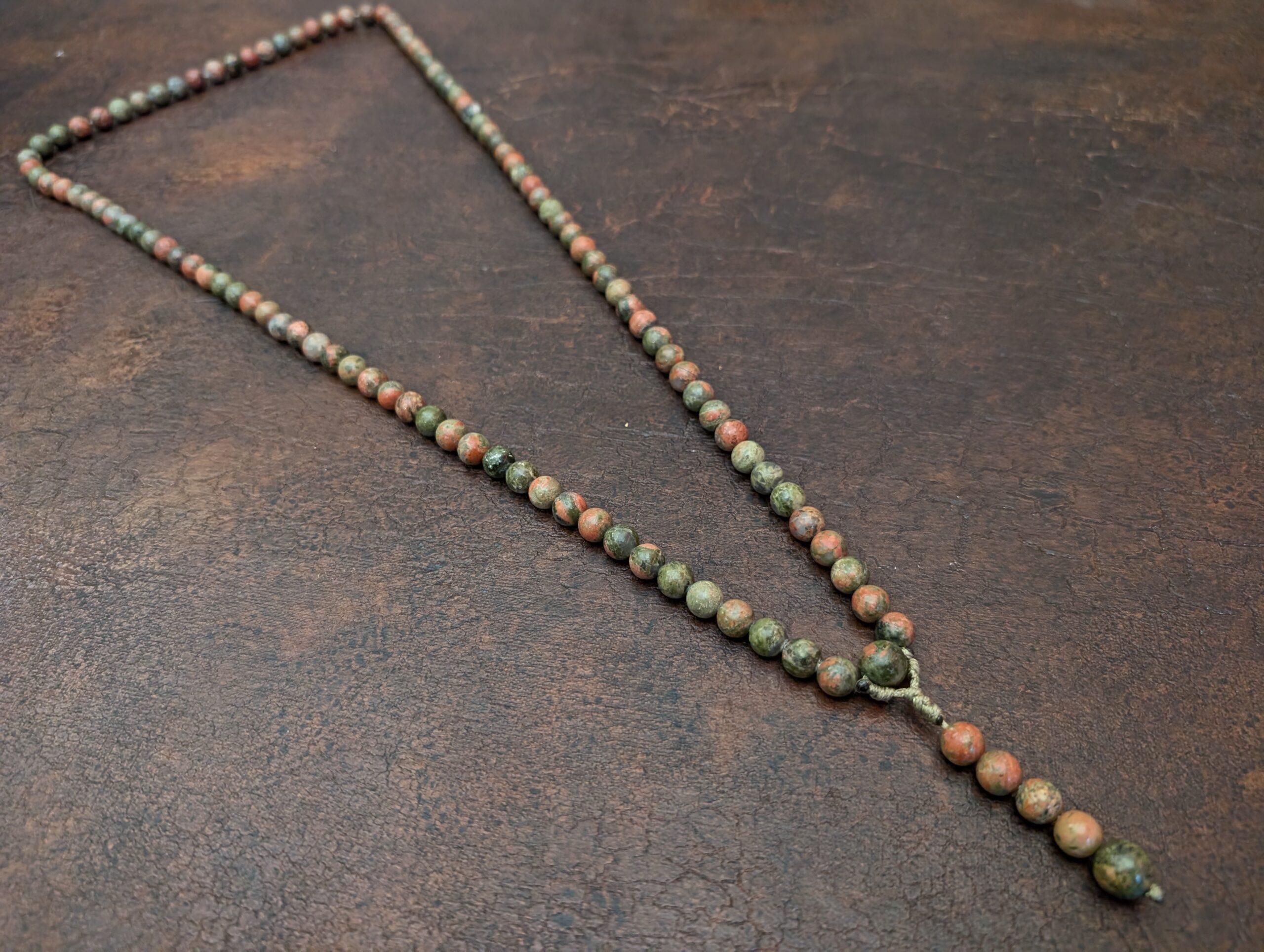 Mala Kette aus Unakit - Ihr Anker für Balance und Herzöffnung