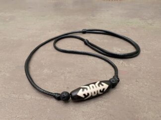 Dzi Stein Halskette „Glück“ kaufen – Tradition und Bedeutung