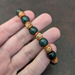Armband aus grüner Jade (Nephrit) und Bodhi-Samen